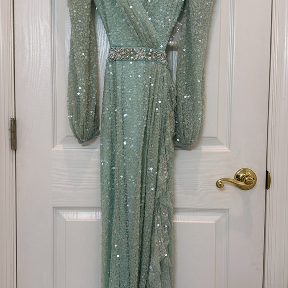 NWT Mac Duggal 5745 Sequined Faux Wrap Cut Out Puff Sleeve Gown Size 4 - Picture 6 of 14